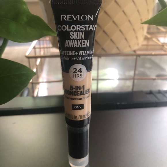 Revlon Other - Revlon ColorStay Skin Awaken 5-in-1 Concealer - Tan 015